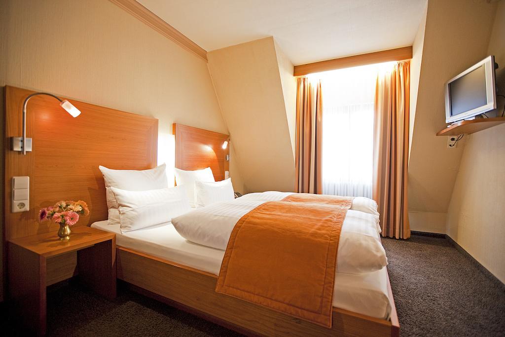 Hotel Krone Ohg Gerlingen Quarto foto